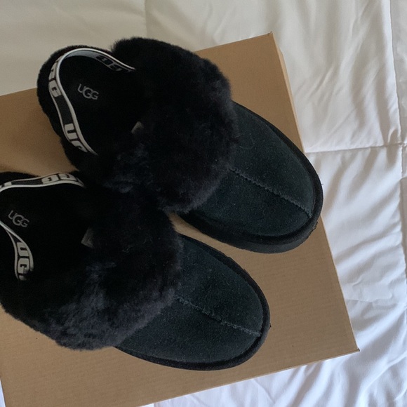 UGG Funkette Black Slingback Slip-On Platform Slippers - Picture 9 of 16